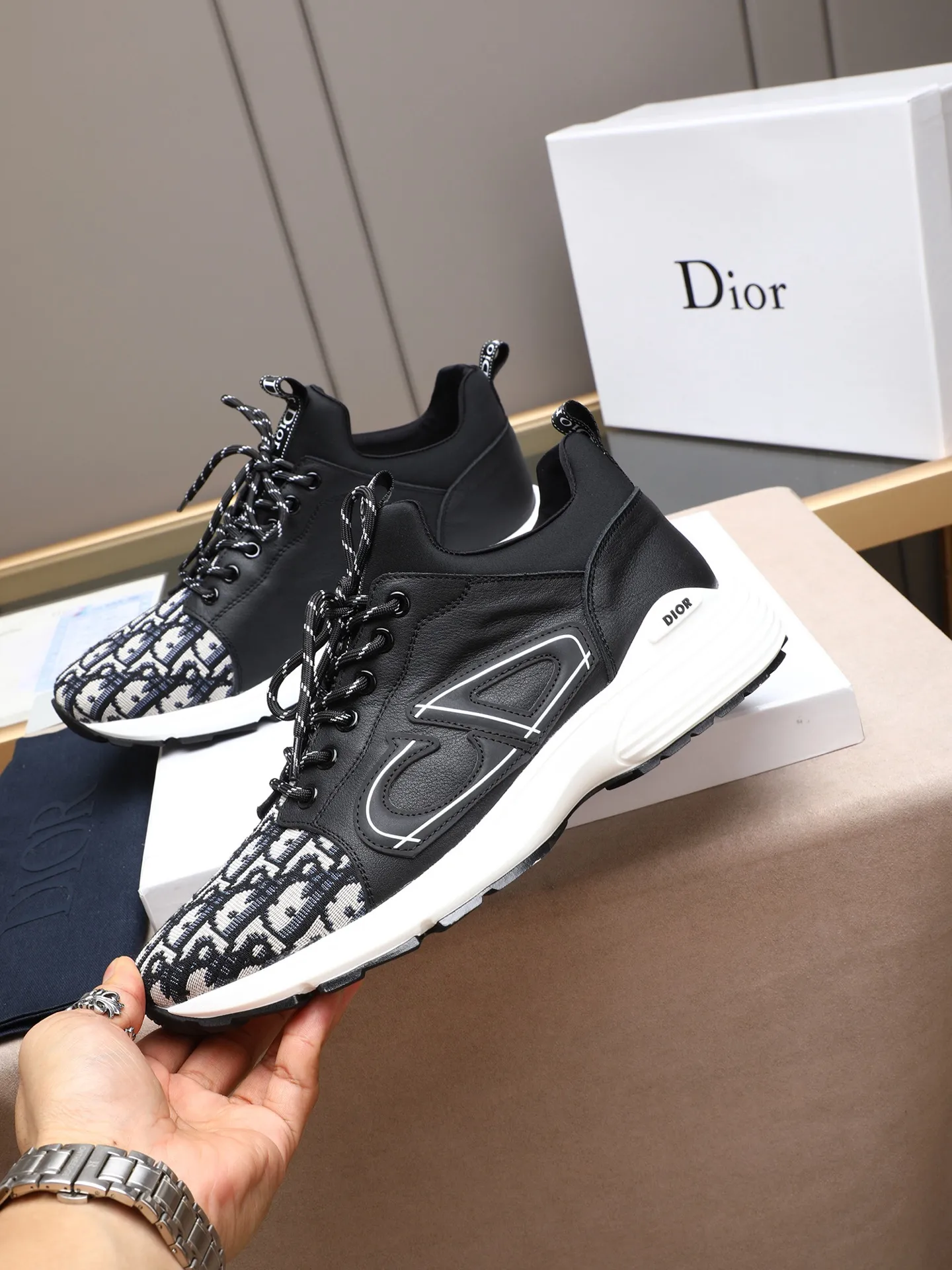 Men's shoes 💰460 💰Dior [Dior] 😘😘High-end series of casual men's shoes, simple and elegant👍👍👍The upper is made of first-layer genuine leather spliced ​​with Dior's special material [sun][sun]; imported first-layer sheepskin lining; special outsole, wear-resistant, lightweight, the overall design is harmonious and unified without lacking personality 👣🌟✨You deserve it! 5 colors😍Sizes 38~44. (45 custom-made) The picture above is a big seller🔥🔥🔥